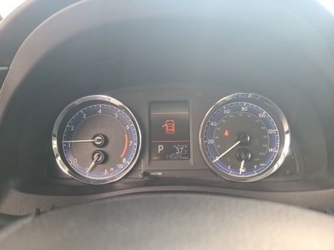 Used 2018 Toyota Corolla LE image 25