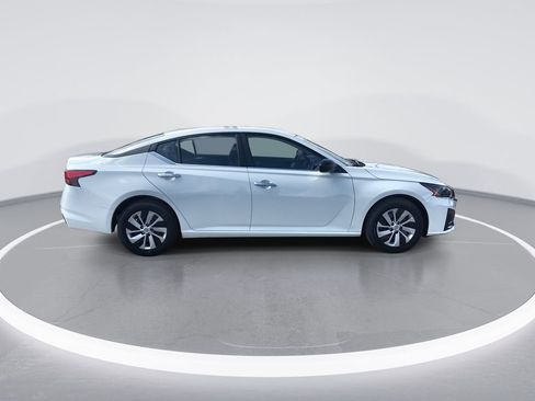 Used 2025 Nissan Altima 2.5 S FWD image 9