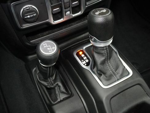 Used 2024 Jeep Wrangler Sahara image 16