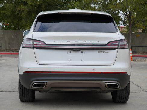 Used 2019 Lincoln Nautilus Reserve w/ Driver Assistance Package image 5