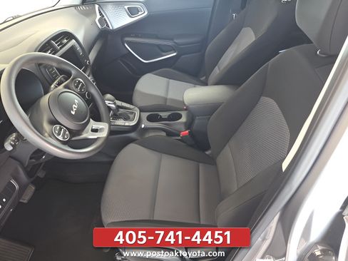 Used 2025 Kia Soul LX w/ LX Technology Package FWD image 10