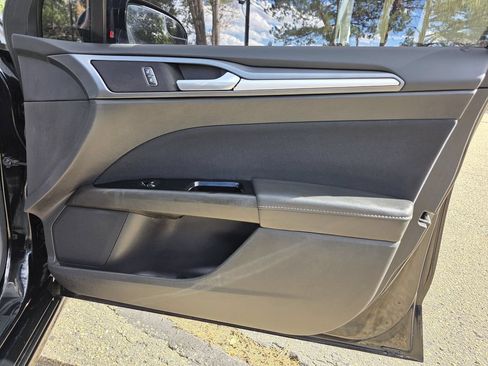 Used 2016 Ford Fusion SE FWD image 18