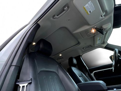 Used 2022 Land Rover Defender 110 SE image 26