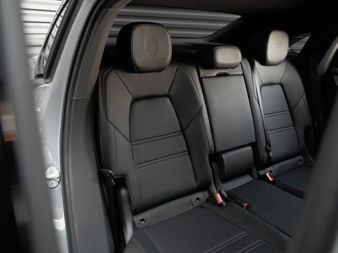 Certified 2026 Porsche Cayenne Coupe AWD/4WD image 35