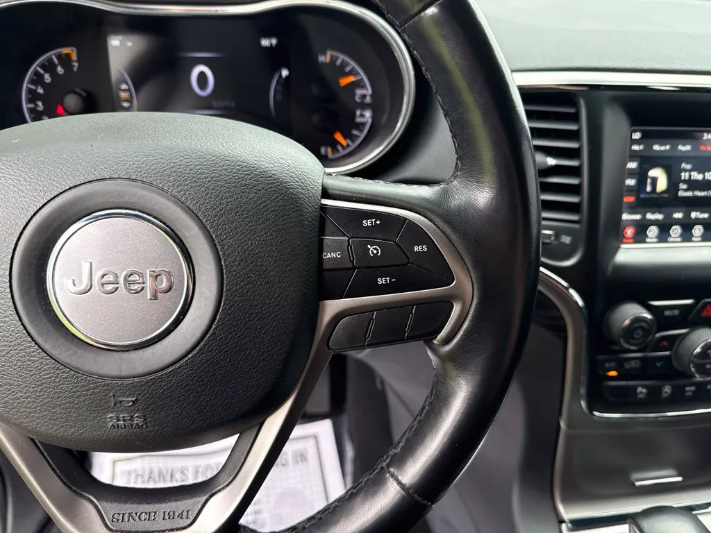 Used 2020 Jeep Grand Cherokee Laredo w/ Security & Convenience Group AWD/4WD image 18