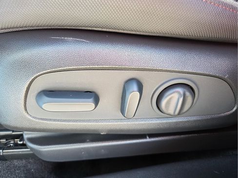 Used 2023 Chevrolet TrailBlazer RS w/ Convenience Package image 15