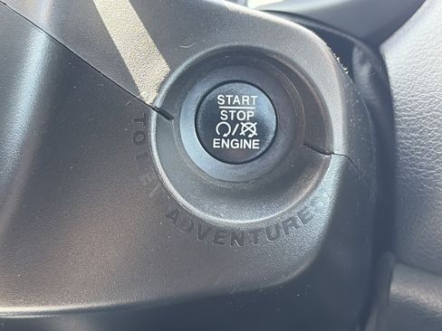 Used 2020 Jeep Renegade Latitude w/ Cold Weather Group AWD/4WD image 27