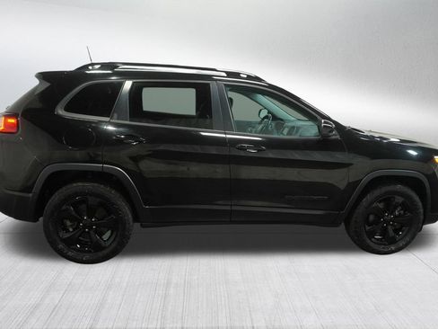 Used 2019 Jeep Cherokee Latitude Plus AWD/4WD image 5
