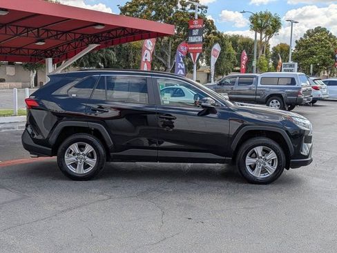 Used 2025 Toyota RAV4 XLE AWD/4WD image 4