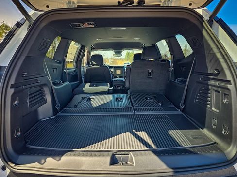New 2026 GMC Acadia AT4 w/ LPO, Floor Liner Package AWD/4WD image 36