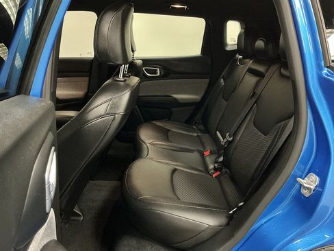 Used 2025 Jeep Compass Latitude AWD/4WD image 21