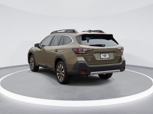 Used 2025 Subaru Outback Limited AWD/4WD image 5