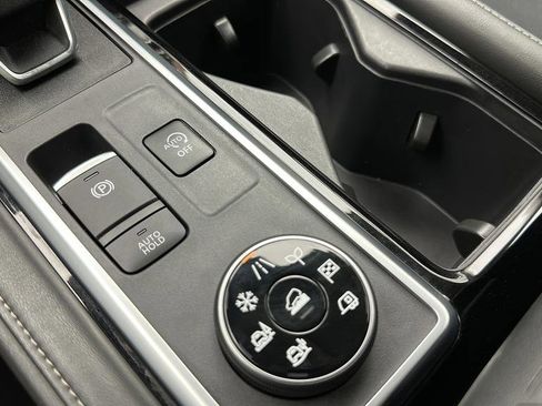Used 2024 Nissan Pathfinder SV AWD/4WD image 22