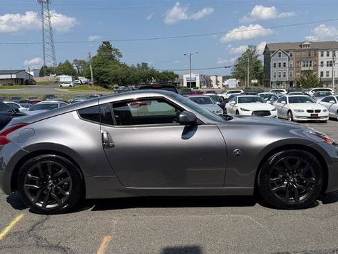Used 2018 Nissan 370Z Coupe RWD image 13