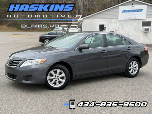 Used 2010 Toyota Camry LE FWD image 1