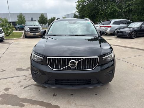 Used 2025 Volvo XC40 B5 Plus image 2
