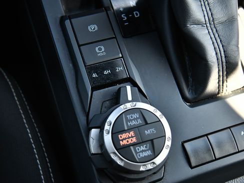 Used 2024 Toyota Tacoma TRD Off-Road image 28