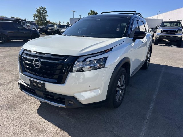 Used 2023 Nissan Pathfinder SL w/ Black Appearance Package AWD/4WD image 1