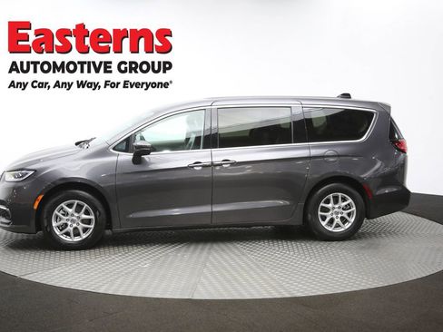 Used 2023 Chrysler Pacifica Touring-L image 60
