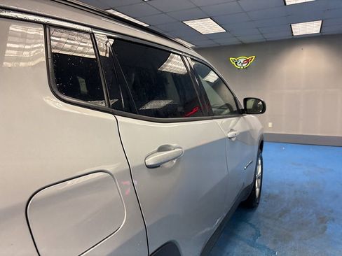 Used 2024 Jeep Compass Latitude AWD/4WD image 9