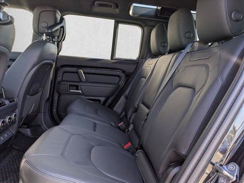 New 2026 Land Rover Defender 110 X-Dynamic SE AWD/4WD image 16