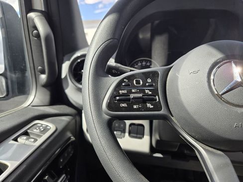 Used 2021 Mercedes-Benz Sprinter 2500 image 27
