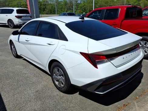 Used 2025 Hyundai Elantra SE image 4