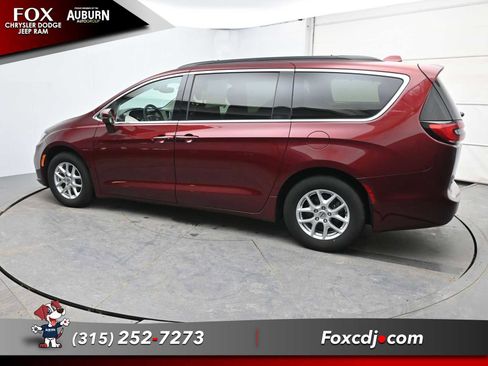 Used 2022 Chrysler Pacifica Touring-L image 15