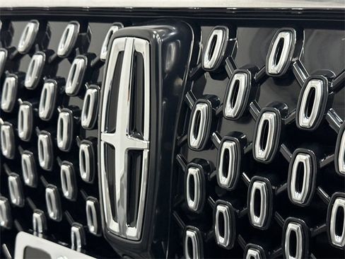 New 2026 Lincoln Aviator AWD image 13