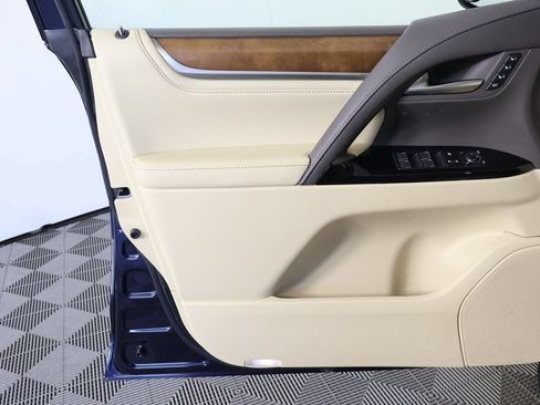 Used 2019 Lexus LX 570 4WD w/ Luxury Package image 12