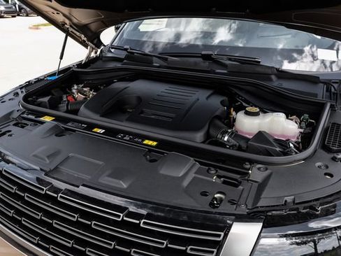 New 2026 Land Rover Range Rover Long Wheelbase SE AWD/4WD image 57