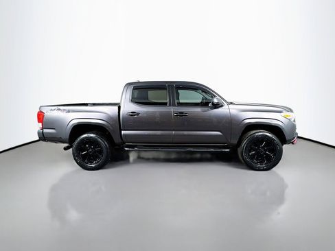 Used 2017 Toyota Tacoma SR image 6