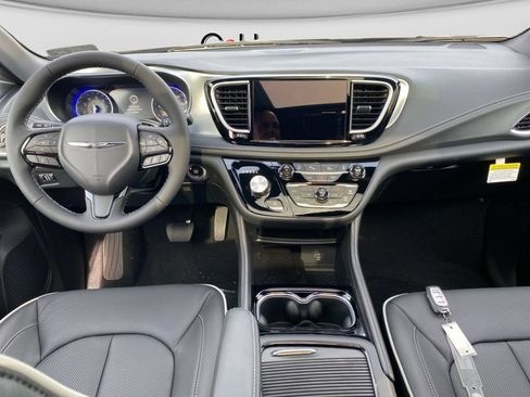 New 2026 Chrysler Pacifica Limited w/ S Appearance Package AWD/4WD image 29