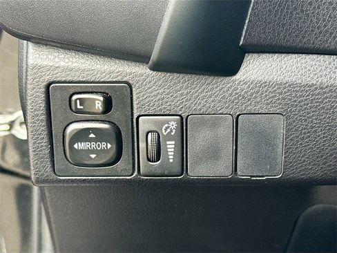 Used 2017 Toyota Corolla LE image 11