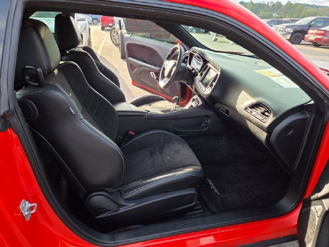 Used 2017 Dodge Challenger SRT RWD image 13