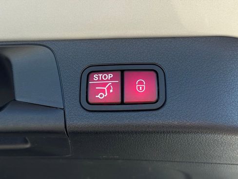 Used 2021 Mercedes-Benz GLB 250 image 16