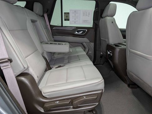 Certified 2022 GMC Yukon SLT w/ SLT Premium Package AWD/4WD image 44