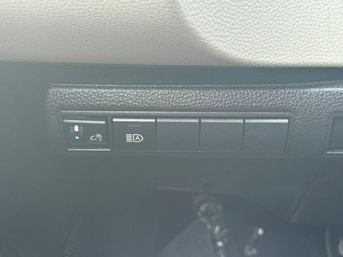 Used 2020 Toyota Corolla LE image 30