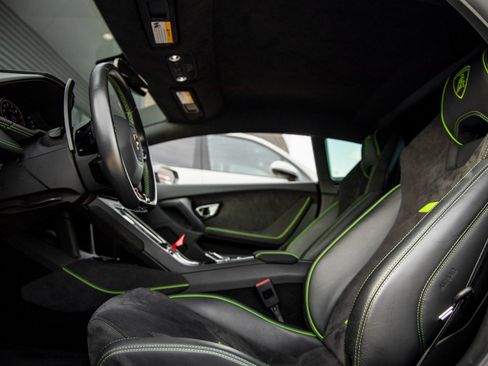 Used 2021 Lamborghini Huracan EVO image 24