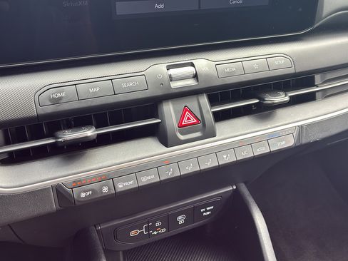 Used 2025 Kia K4 FWD image 29