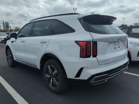 Certified 2023 Kia Sorento EX w/ Panoramic Sunroof Package image 7