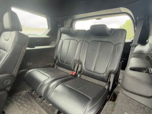 Used 2021 Jeep Grand Cherokee L Overland w/ Luxury Tech Group IV AWD/4WD image 9