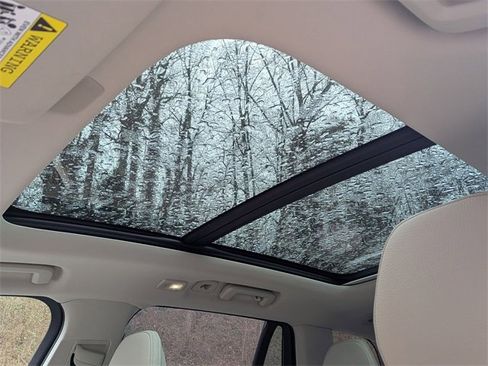 Certified 2025 Volvo XC90 B6 Plus w/ Protection Package Premier image 10