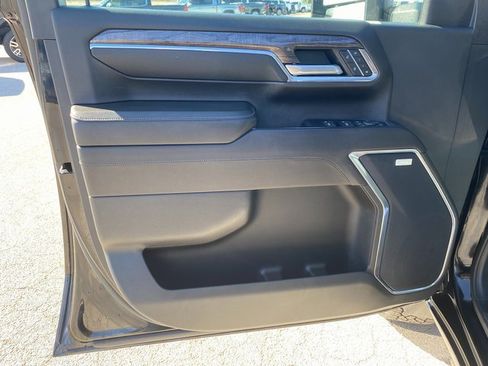 Used 2024 Chevrolet Silverado 2500 LTZ w/ LTZ Convenience Package image 10