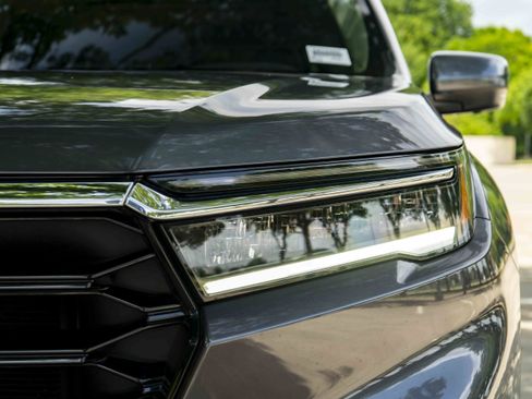 Used 2025 Honda Pilot Elite image 11