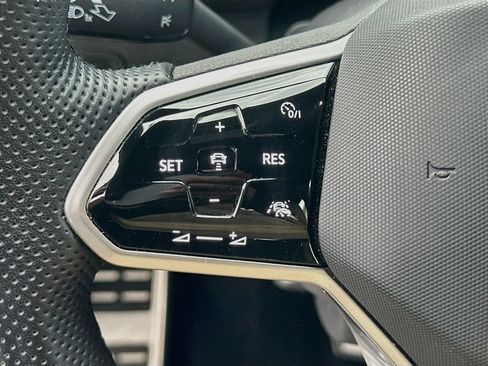 Used 2022 Volkswagen Tiguan SEL R-Line AWD/4WD image 10