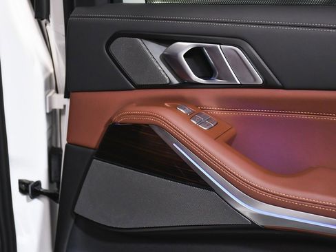 Used 2026 BMW X7 xDrive40i image 16