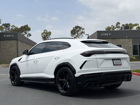 Used 2021 Lamborghini Urus AWD/4WD image 9