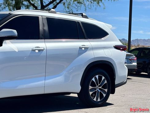 Certified 2025 Toyota Highlander XLE FWD image 10