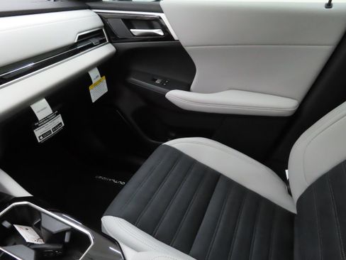 New 2026 Mitsubishi Outlander SE FWD image 19